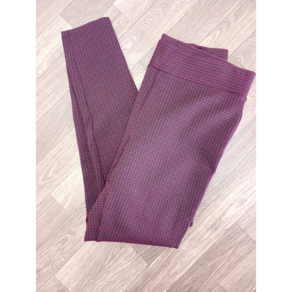 LOFT  red & black houndstooth, ankle length, Jersey pants .size medium